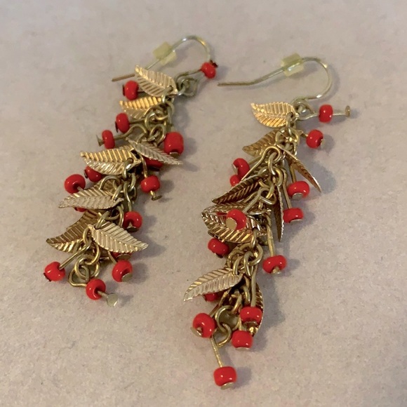 Jewelry - Dangly earrings
